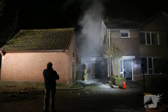 Brand in elektrahuis, huishoudens geen stroom