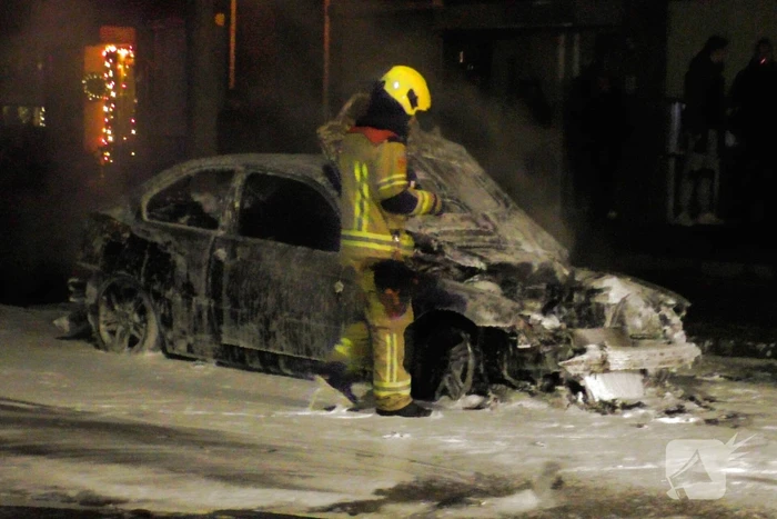 Auto volledig uitgebrand