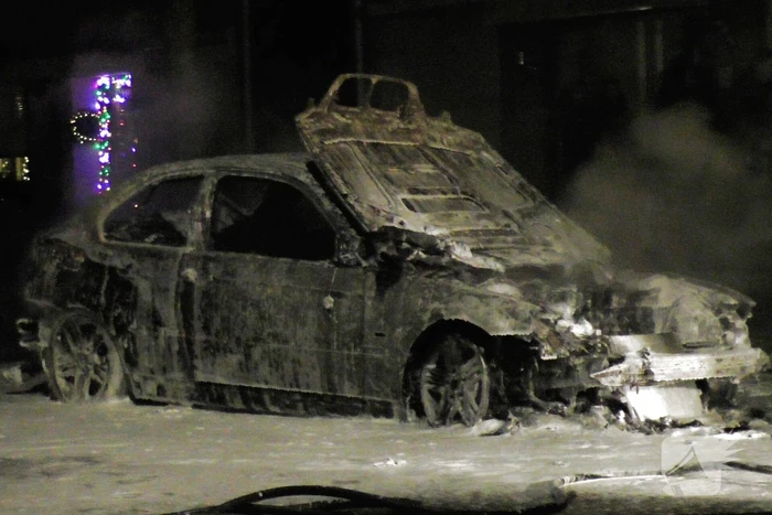 Auto volledig uitgebrand