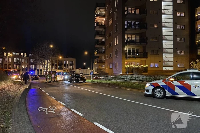 Lantaarnpaal breekt af door aanrijding