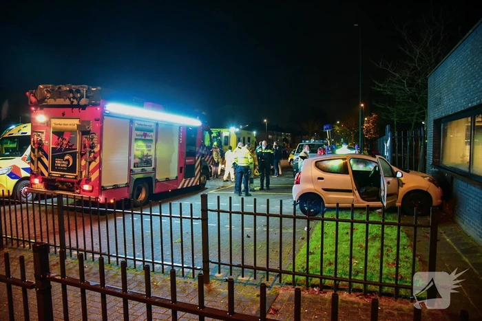 Automobilist overleden bij botsing tegen gebouw