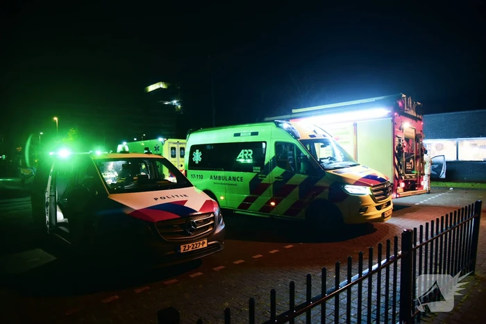 Automobilist overleden bij botsing tegen gebouw
