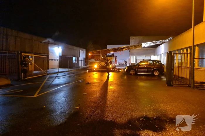 Brand in oven slaat door in schoorsteen