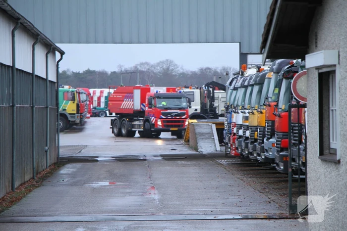 Vrachtwagen vliegt in brand bij CAB trucks