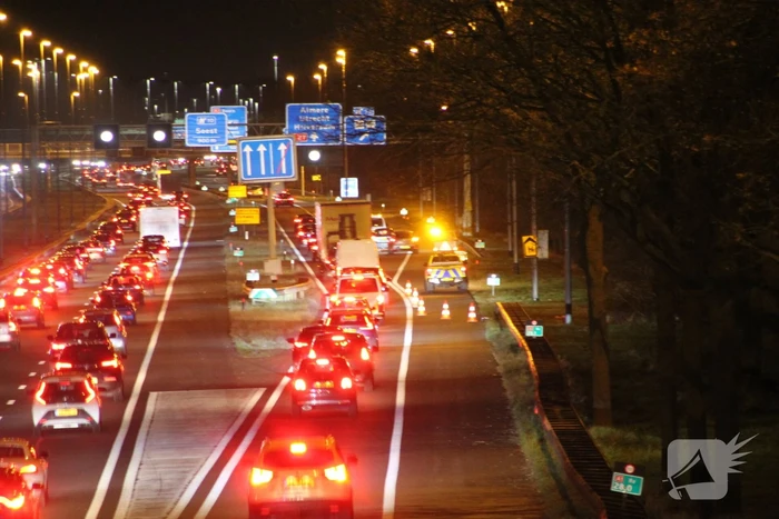 Lange file door ongeval op snelweg