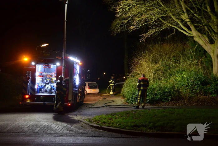 Hut verwoest door brand