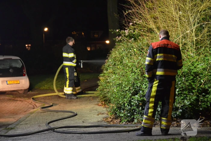 Hut verwoest door brand