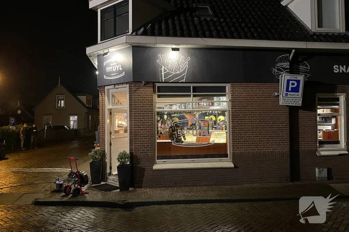 Brand in frituur van snackbar