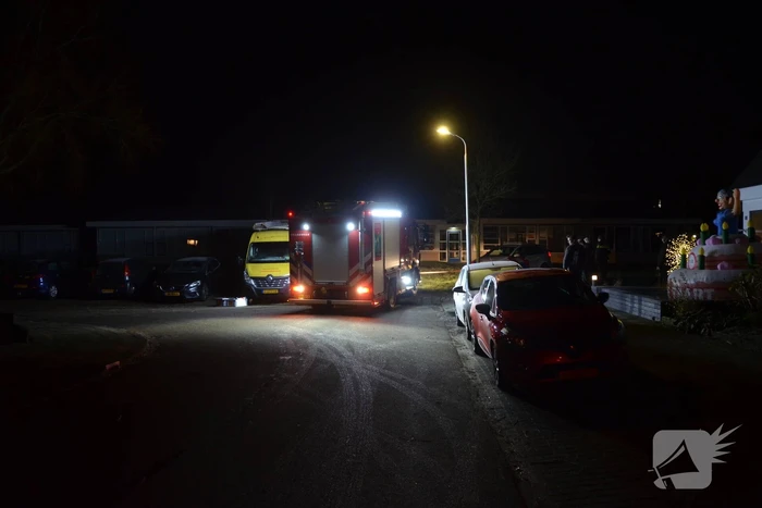 Politievoertuig rijdt zich vast na brand in speeltoestel