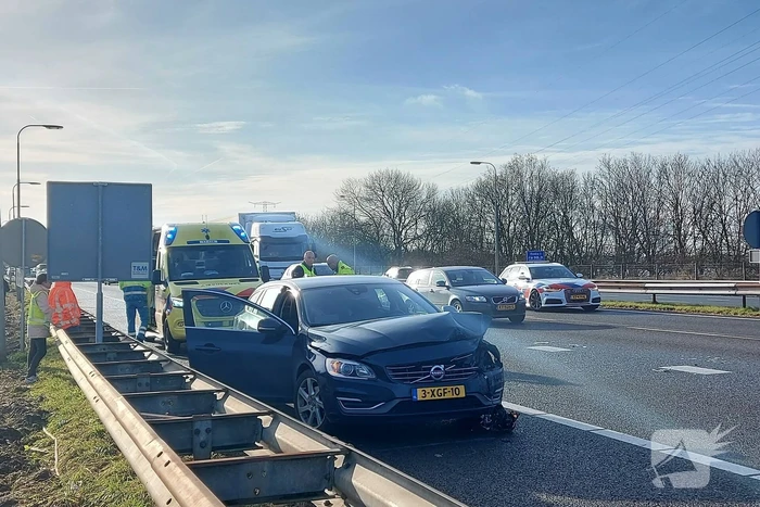 Ongeval tussen twee auto's op snelweg