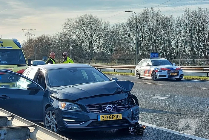 Ongeval tussen twee auto's op snelweg
