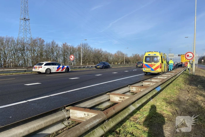 Ongeval tussen twee auto's op snelweg