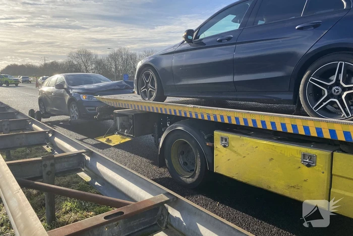 Ongeval tussen twee auto's op snelweg