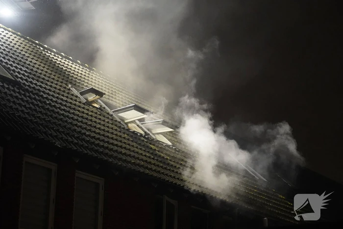 Veel rook na brand op eerste verdieping van woning