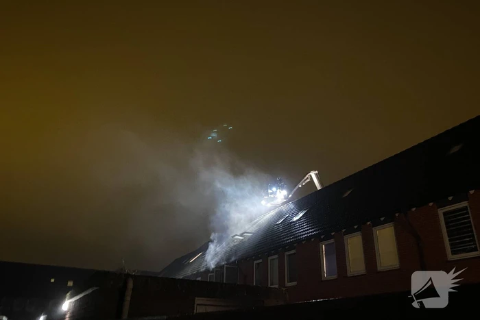 Veel rook na brand op eerste verdieping van woning