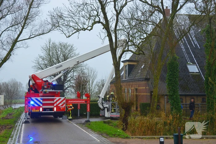 Brand in schoorsteen van boerderijwoning