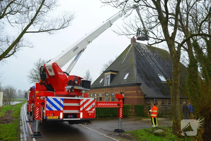 Brand in schoorsteen van boerderijwoning