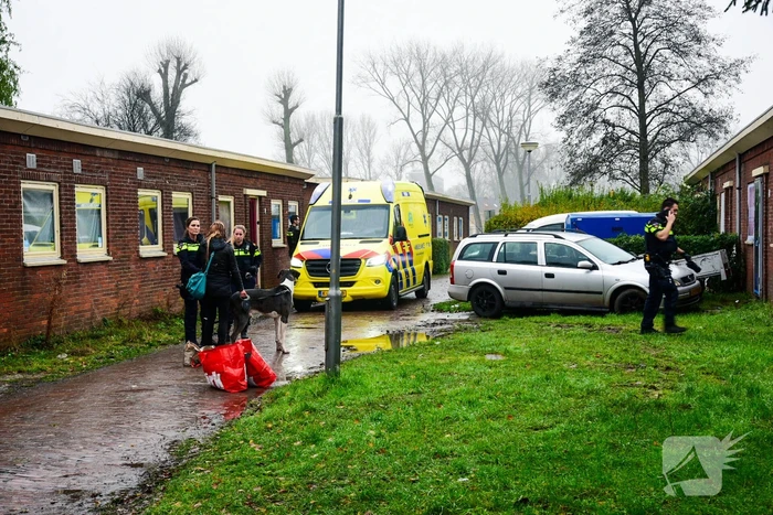Persoon neergestoken in woning