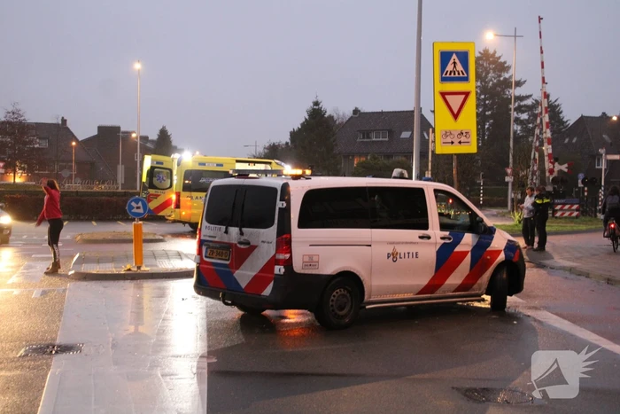 Scooterrijder aangereden op rotonde