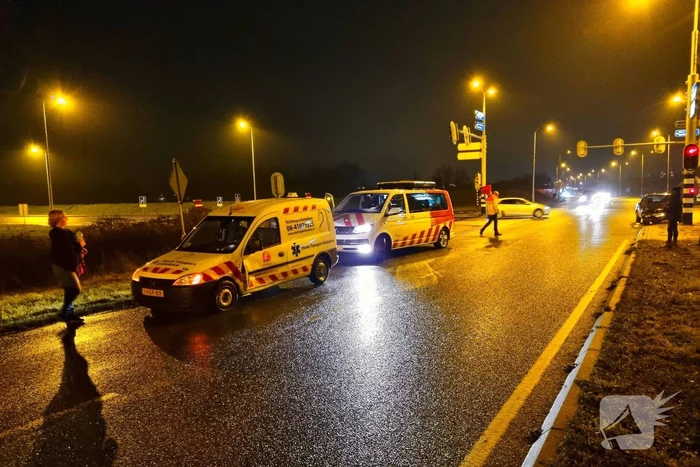 Forse schade na botsing met dierenambulance en personenauto