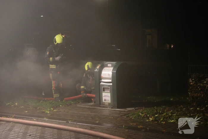 Veel rook door brand in container