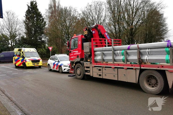 Fietser gewond bij aanrijding met vrachtwagen