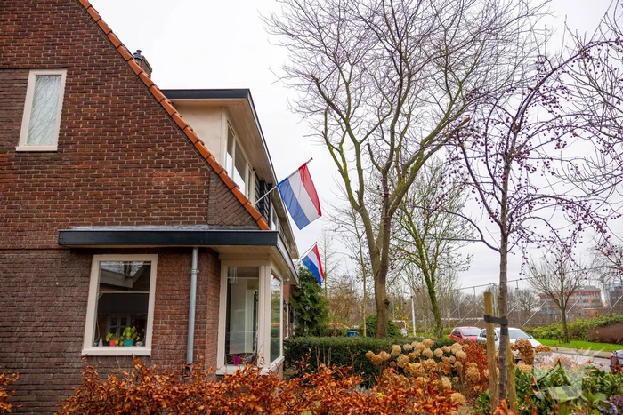 Vlaggen uitgehangen voor wereldkampioen Max Verstappen