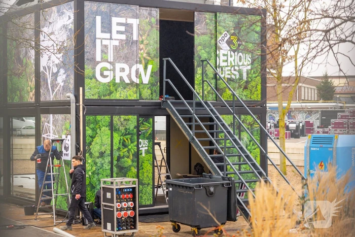 Opbouw Glazen Huis van 3FM Serious Request in volle gang