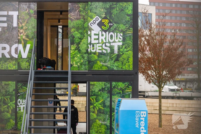 Opbouw Glazen Huis van 3FM Serious Request in volle gang