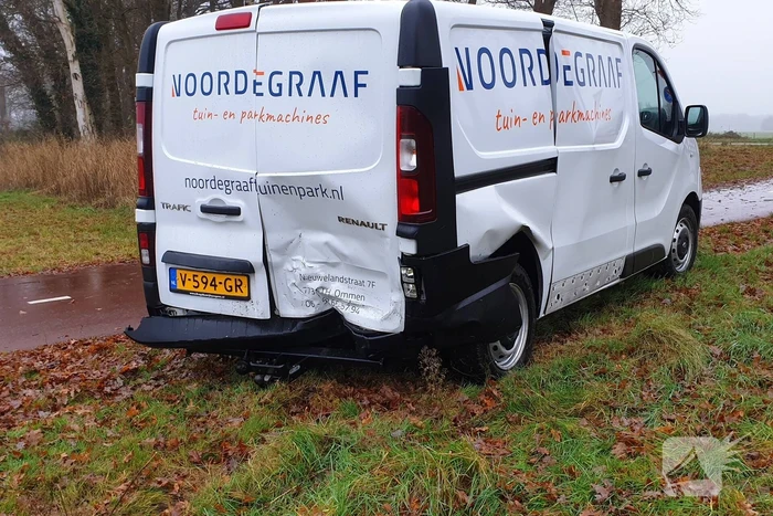 Auto botst op bestelbus, een gewonde