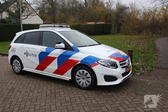 Houten bank in park geblust na brand