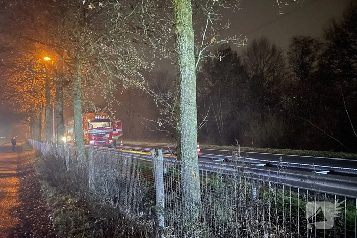 Vrachtwagen krijgt klapband