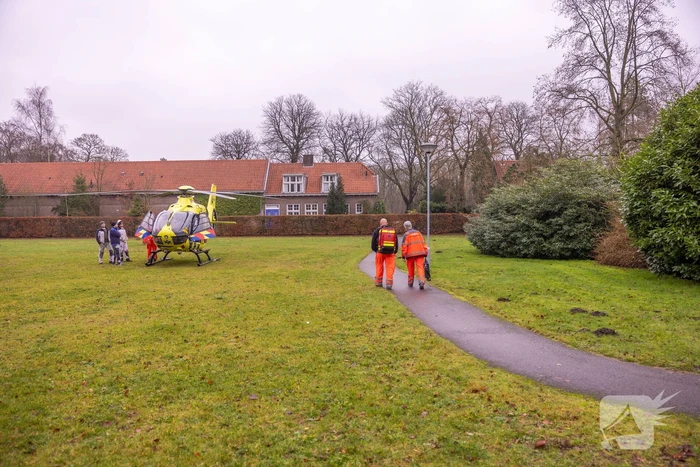 Traumahelikopter landt op terrein Klooster Sint Joseph