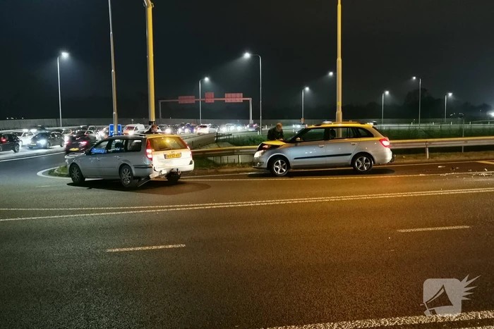Kop-staart botsing tussen twee auto's