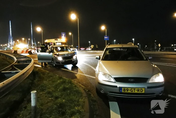 Kop-staart botsing tussen twee auto's