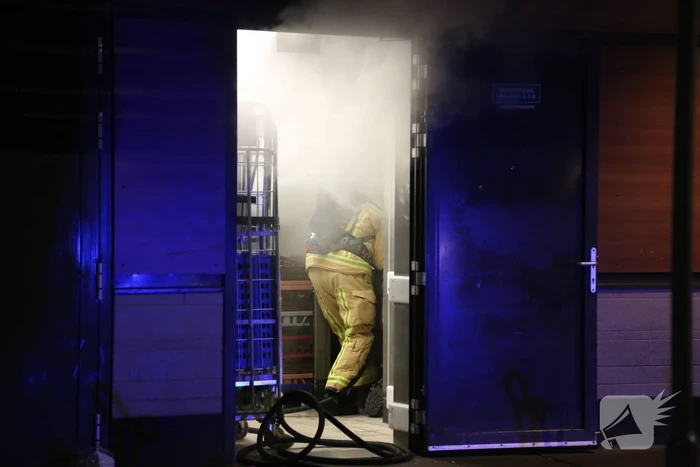 Afvalpers vliegt in in brand in restaurant