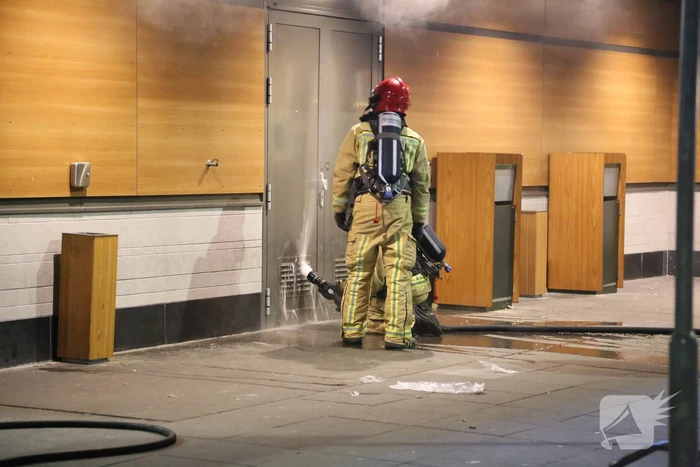 Afvalpers vliegt in in brand in restaurant