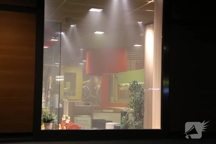Afvalpers vliegt in in brand in restaurant
