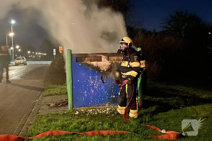 Veel rook door brand in container