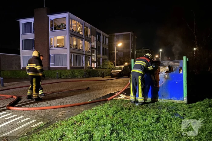 Veel rook door brand in container