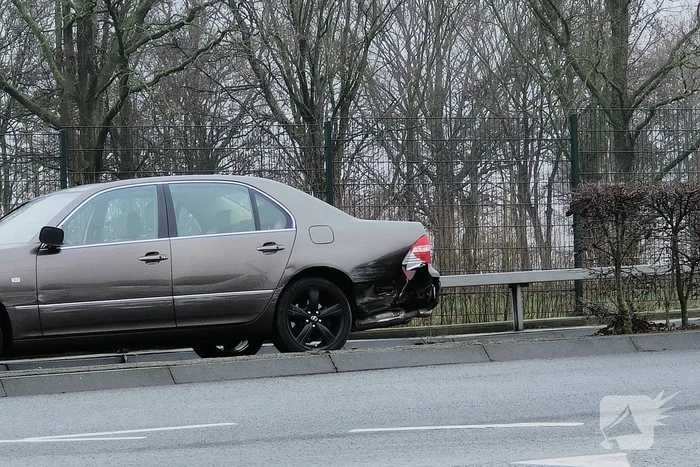 Drie voertuigen lopen flinke schade op