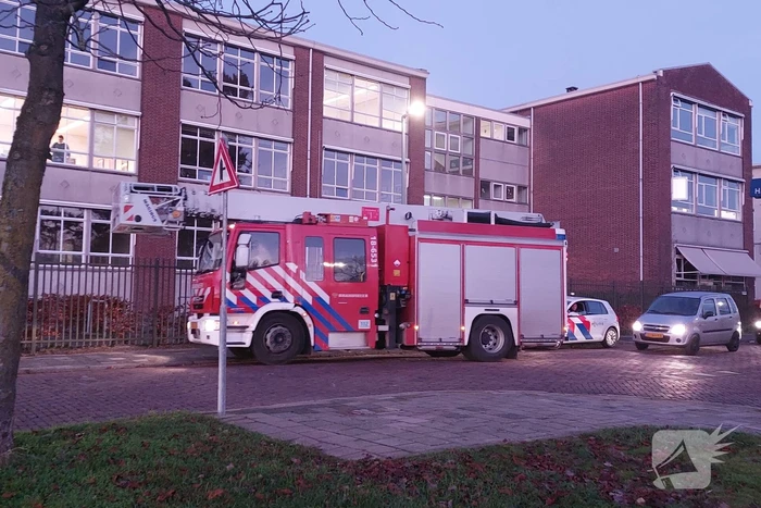 Brandweer onderzoekt mogelijke autobrand