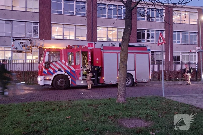 Brandweer onderzoekt mogelijke autobrand