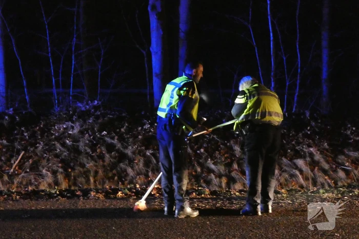 Auto slipt en belandt in greppel
