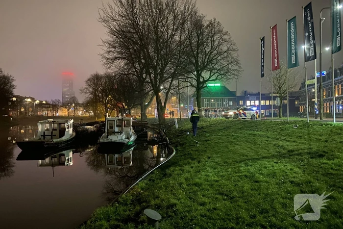 Voertuig raakt te water na mogelijke achtervolging