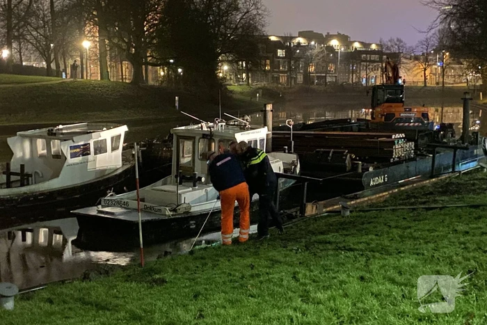 Voertuig raakt te water na mogelijke achtervolging