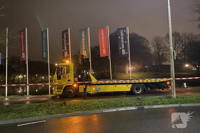 Voertuig raakt te water na mogelijke achtervolging