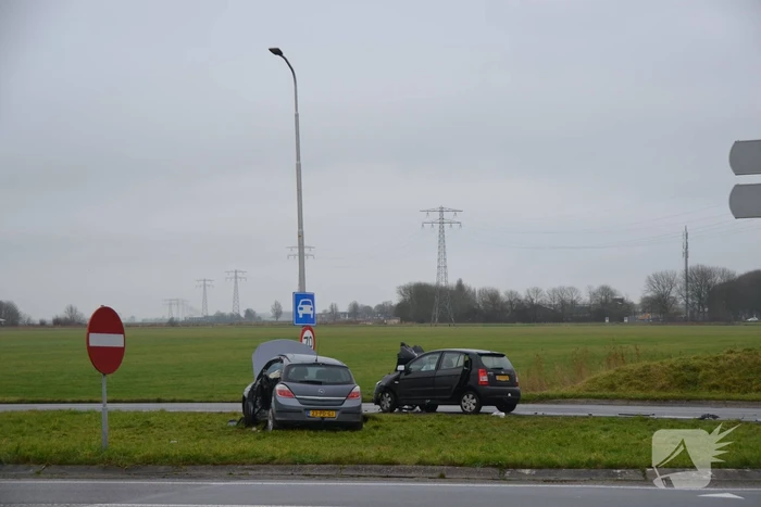 Behoorlijke schade bij ongeval tussen auto's