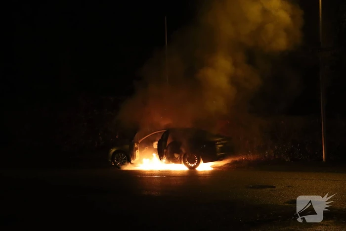 Auto gaat in vlammen op