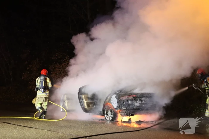 Auto gaat in vlammen op